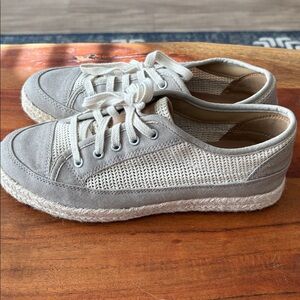 Casual Beige Lace-Up Sneakers